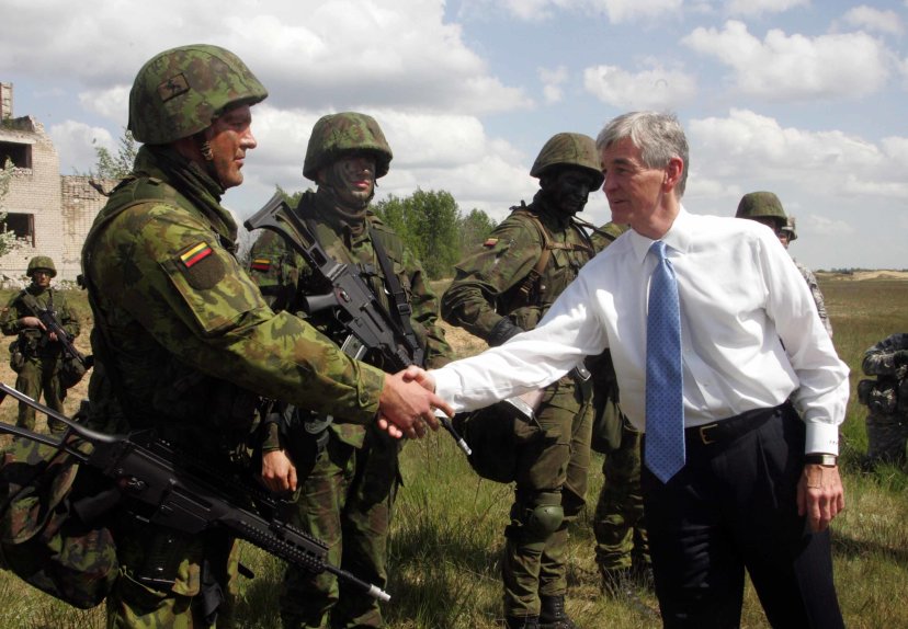 Secretary of the U.S. Army visited Exercise Black Arrow 2014 
