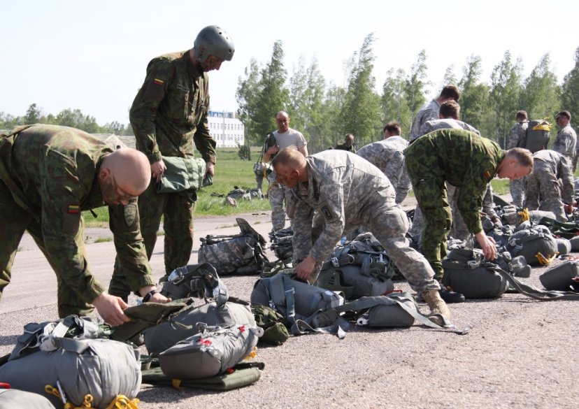 Joint airborne landing operation by Lithuanian and U.S. forces at Exercise Black Arrow 2014