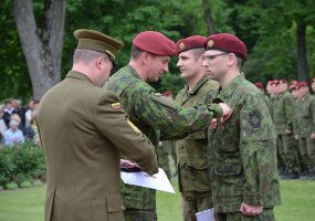 6-oji savanorių rinktinė įkūrimo dieną minėjo Kelmės miesto gatvėse - 2