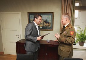 Skirdamas paramą, Antanas Guoga savo pavyzdžiu kvietė verslą paremti Lietuvos kariuomenę - 2