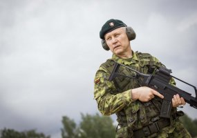 Lietuvos kariuomenės vadas paskutiniu koviniu šaudymu atsisveikino su savo ginklu - 1