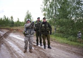 Lietuvos kariuomenėje parengti vertintojai dalijasi patirtimi su pratybų „Kardo kirtis 2014 - 3