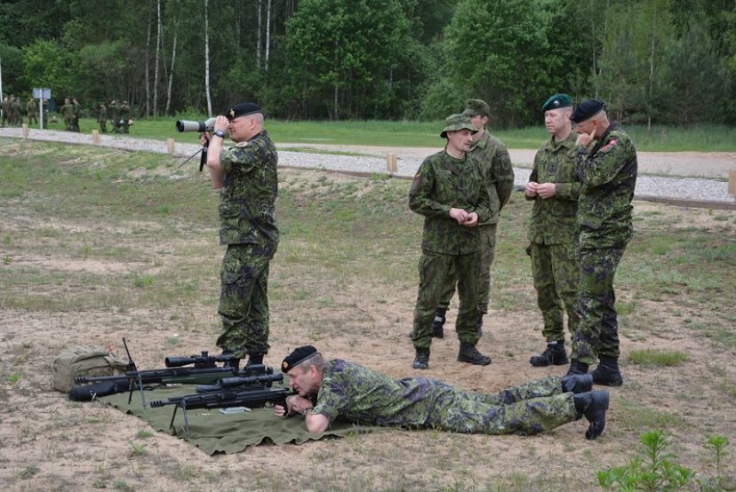 Sausumos pajėgų Juozo Lukšos mokymo centre lankėsi Danijos karių delegacija