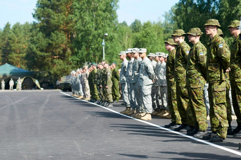 Latvijoje paskelbta pratybų „Kardo kirtis 2014” pradžia