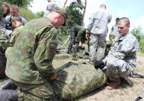 Dragūnai ir Jungtinių Amerikos Valstijų kariai bendrauja „taktine kalba“ - 3