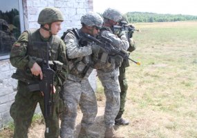 Lithuanian dragoons and U.S. paratroopers trained combat actions in urban area  - 2