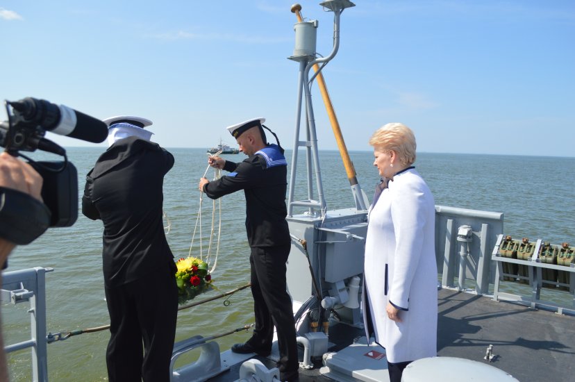 Karinių jūrų pajėgų laivai dalyvavo žuvusiųjų jūroje pagerbimo ceremonijoje