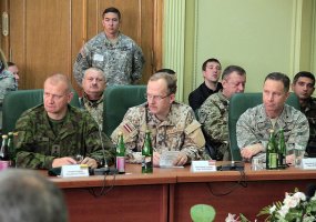 Sausumos pajėgų vadas gen. mjr. Almantas Leika lankėsi „Rapid Trident 2014“ pratybose - 3