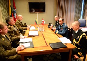 Chief of the Defence Staff of Canada met with Chief of Defence of Lithuania and Canadian military... - 1