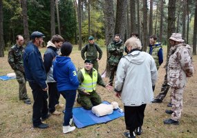 Jonavos rajono savivaldybės darbuotojai vienai dienai tapo kariais - 3