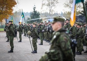 Alytuje aukščiausiajai ginkluotųjų pajėgų vadovybei pristatytos naujai formuojamos Lietuvos... - 3