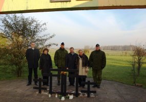Minint mirusiųjų dieną iškilmingai atidengtas paminklas brg. gen. Kaziui Veverskiui  - 6