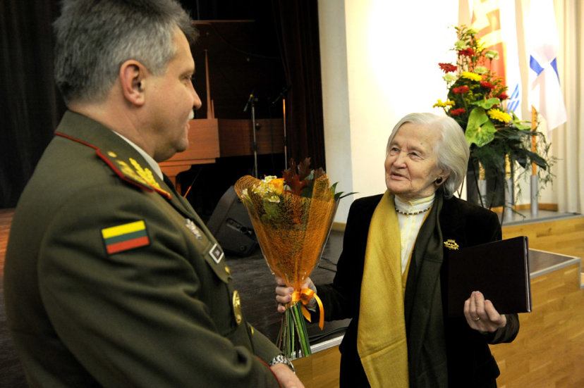 Lietuvos didžiosios kunigaikštienės Birutės karininkų šeimų moterų sąjungos Vilniaus draugija...