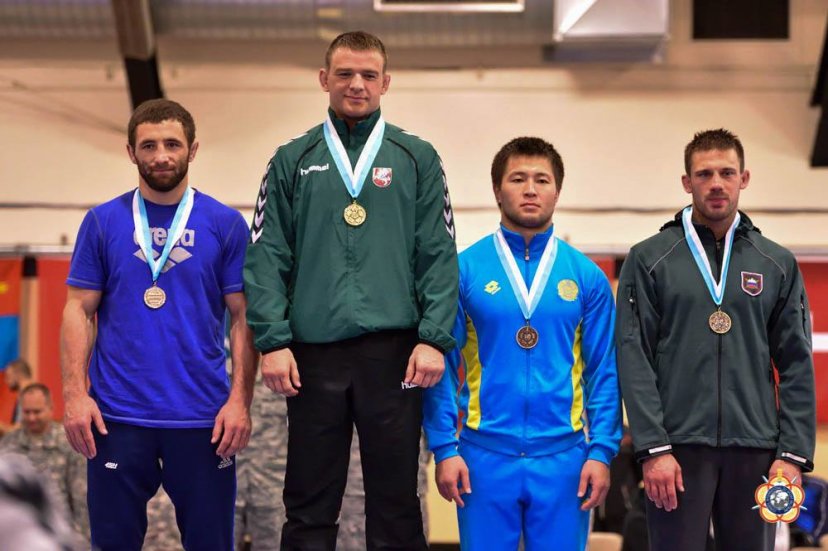 Imtynininkai A.Kazakevičius ir M.Mizgaitis pasaulio kariškių čempionato nugalėtojai