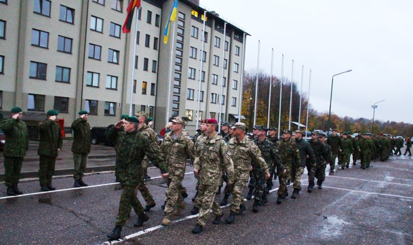 Ukrainos kariai dalyvauja tarptautiniuose instruktorių kursuose Kaune