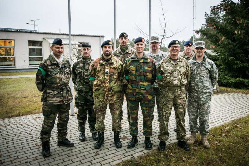 Tarptautinėse pratybose „Geležinis kardas“ lankosi NATO Jungtinių pajėgų vadavietės Brunsume grupė 