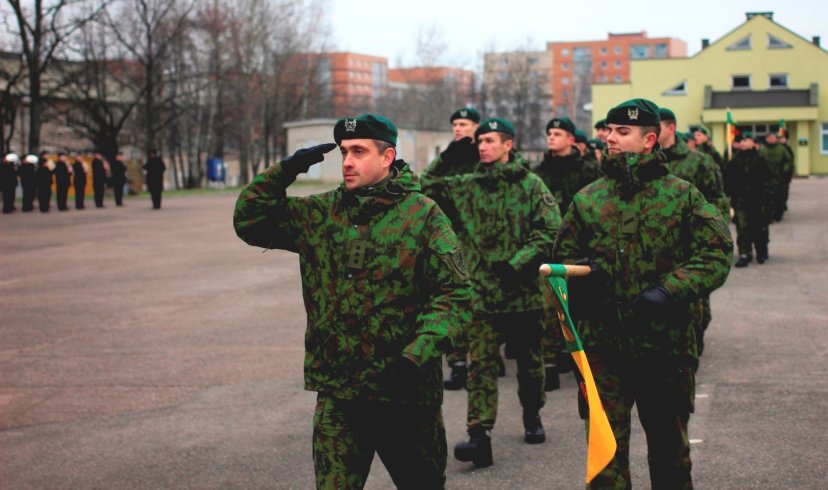 Lietuvos kariuomenės dienos proga dragūnams įteikti vėlukai