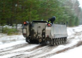 M113 vairuotojo užduotis vykdę kariai sėkmingai baigė kursą - 1