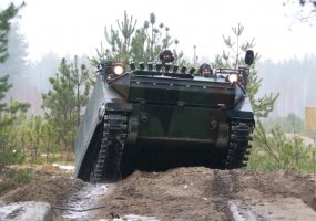 M113 vairuotojo užduotis vykdę kariai sėkmingai baigė kursą - 3