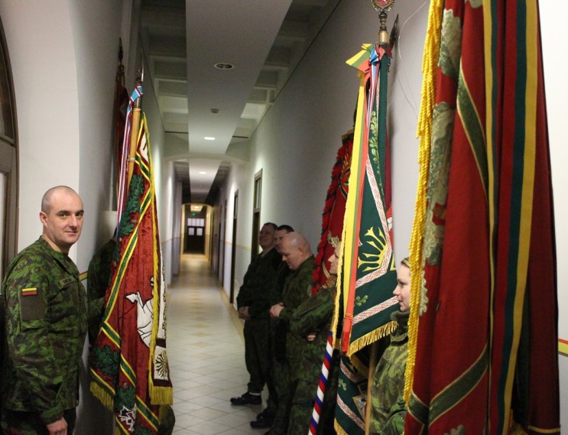 Artėjant Valstybės vėliavos dienai, inspektuotos Sausumos pajėgų vėliavos