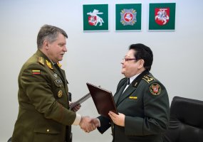 Įtvirtintas glaudesnis Lietuvos kariuomenės ir Vidaus reikalų bei Finansų ministerijų tarnybų... - 2