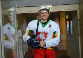 Karių ledo ritulio komanda varžybose iškovojo pergalę - 5