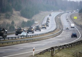 Pratybose „Sąveika 2015“ beveik 2 tūkst. karių treniruosis reaguoti į hibridinio karo grėsmes - 1