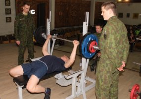 Lietuvos kariuomenės mokykla organizavo atvirąsias štangos spaudimo varžybas - 4
