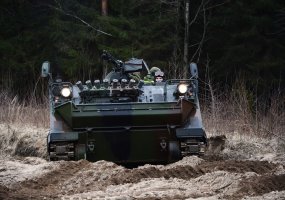 Juozo Lukšos mokymo centro organizuotą Šarvuočio M 113 vado kursą baigę eiliniai tarnybą tęs... - 3