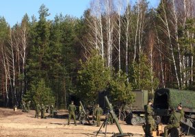 Karo akademijos kariūnai mokėsi netiesioginės ugnies iškvietimo subtilybių  - 5