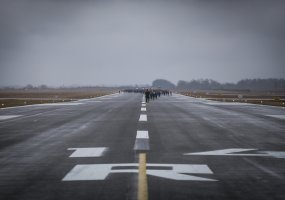 Aviacijos bazėje Šiauliuose – bėgimas orlaivių kilimo-tūpimo taku „Runway Run 2015“ - 4