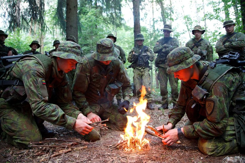 Prasidėjo vienos svarbiausių Lietuvos kariuomenės žvalgų pratybų - „Žvalgo akis 2015“ 