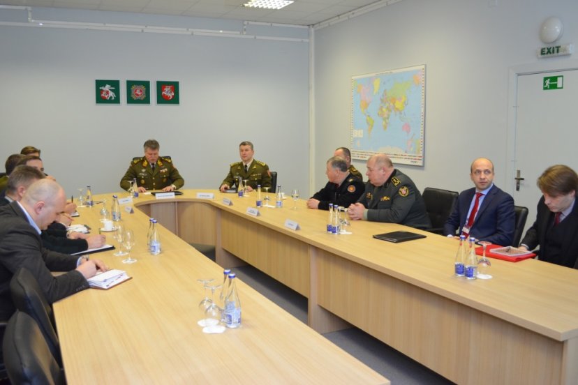 Su šalies gynyba susijusių institucijų atstovai aptarė saugumo situaciją
