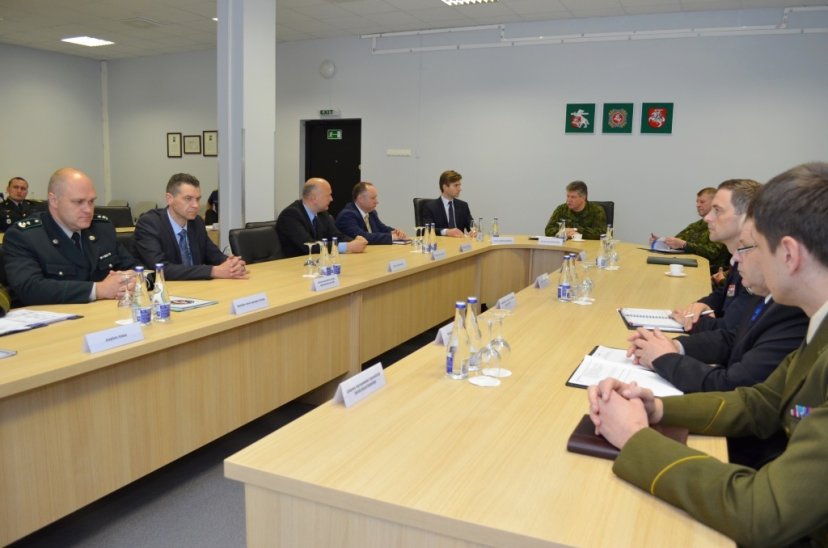 Šalies institucijų atstovai aptarė pratybas „Žaibo kirtis 2015“ ir dingusių „An-2“ pilotų...