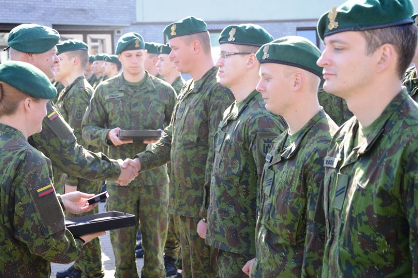 LDK Gedimino štabo batalione apdovanoti iš trijų tarptautinių NATO operacijų grįžę kariai 