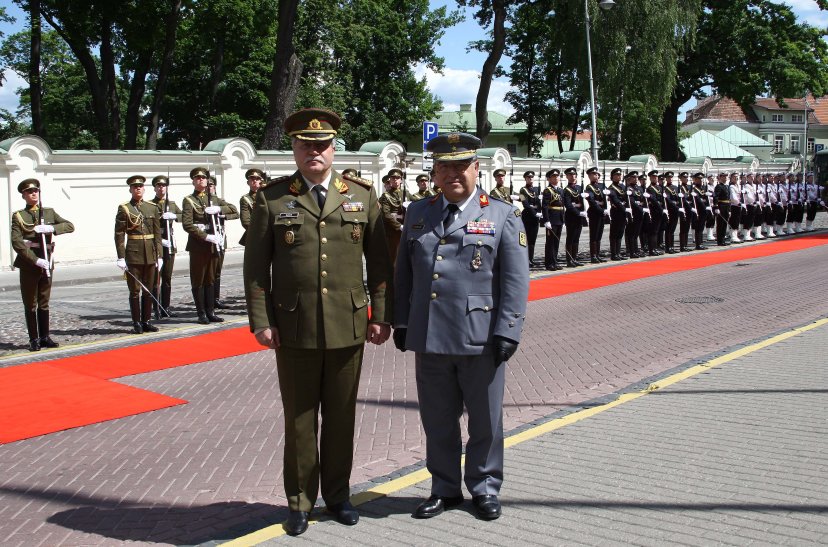 We will have the pleasure of meeting Portuguese troops in Lithuania in the future too
