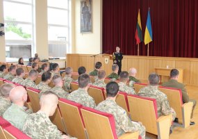 Ukrainos kariai Lietuvos kariuomenės mokykloje baigė tarptautinį instruktoriaus kursą  - 2