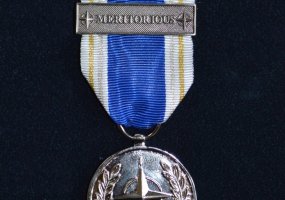 Kmd. Giedrius Premeneckas apdovanotas NATO medaliu „Už pasižymėjimą“ - 1