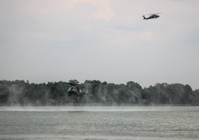 Helocasting: Lithuanian and U.S. troops trained "maritime insertion" on Lake Daugai  - 4