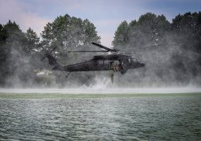 Helocasting: Lithuanian and U.S. troops trained "maritime insertion" on Lake Daugai  - 6