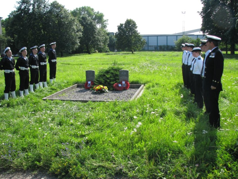 Jungtinės Karalystės karinio laivyno kariai Klaipėdoje pagerbė Pirmojo pasaulinio karo belaisvių...