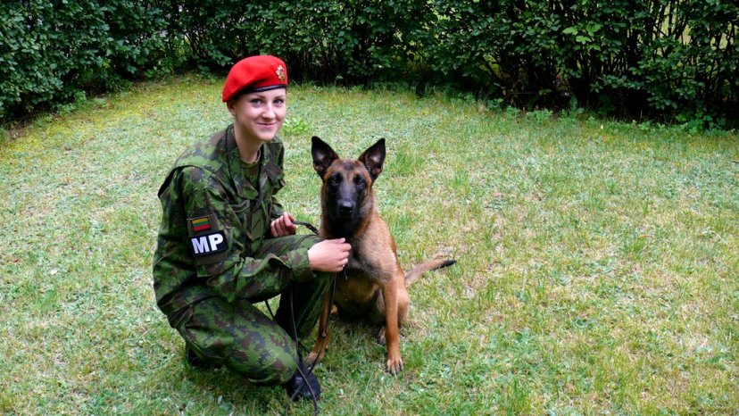 Būsimuosius karius tarnyboje pasitiks ir naujoji keturkojė Karo policijos pareigūnė