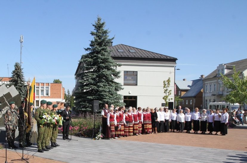 Baltijos kelio ir Juodojo kaspino dieną Marijampolėje paminėtas ir partizanų Tauro apygardos...