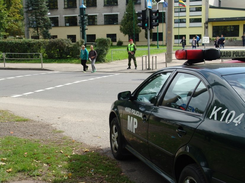 Lietuvos karo policininkai padės užtikrinti moksleivių eismo saugumą
