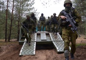 Lithuanian and U.S. infantry personnel are training to act swiftly side by side in the battlefield - 2
