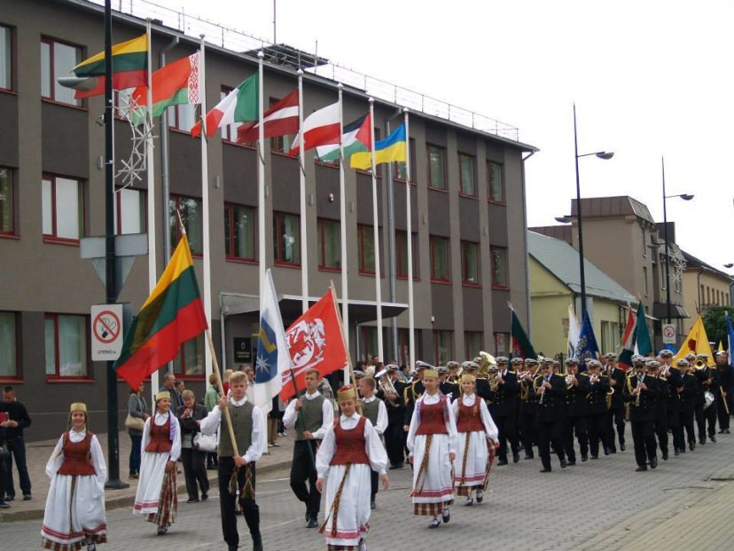 Karinių jūrų pajėgų orkestras bei laivo „Sėlis“ įgulos nariai dalyvavo Utenos miesto šventėje
