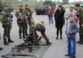Pratybose „Baltijos piranija“ dalyvaujantys kariai susitiko su Lietuvos miestų gyventojais - 5