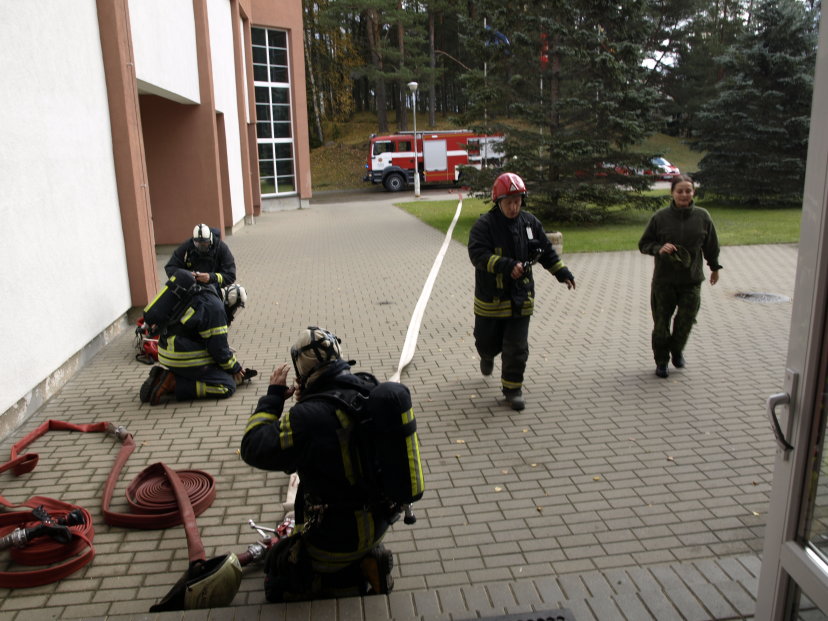 Priešgaisrinės pratybos LK Generolo Adolfo Ramanausko kovinio rengimo centre