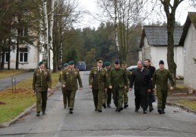 Lietuvos kariuomenės vadas Šiauliuose susitiko su miesto valdžios atstovais, lankė karinius vienetus - 1