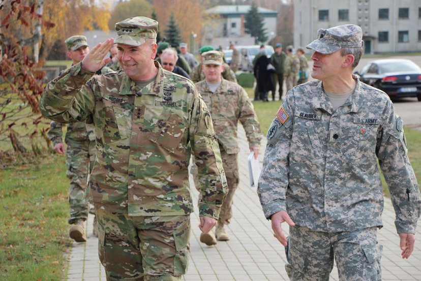 Commanding General of U.S. Army Europe visits Lithuania 